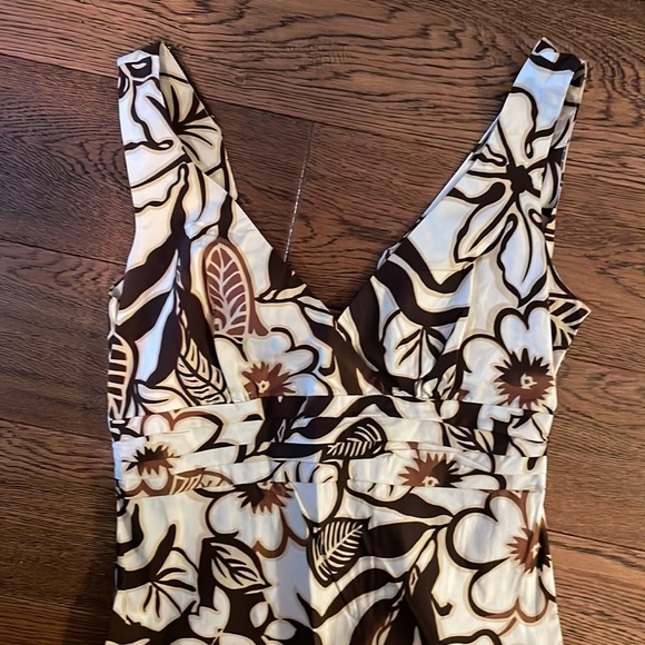 Dress. Size 5 - Picture 2 of 4